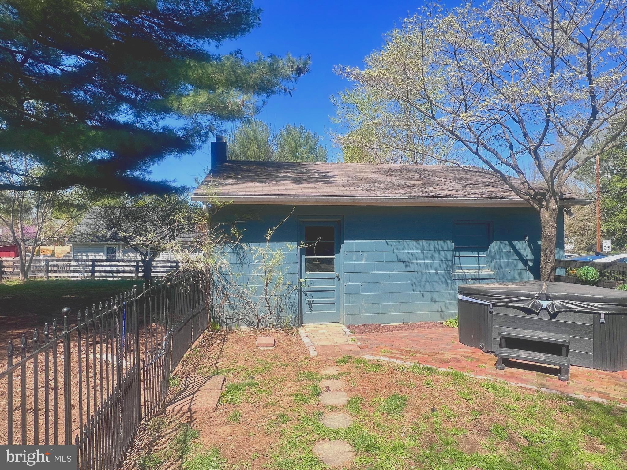 ROUND HILL - Residential