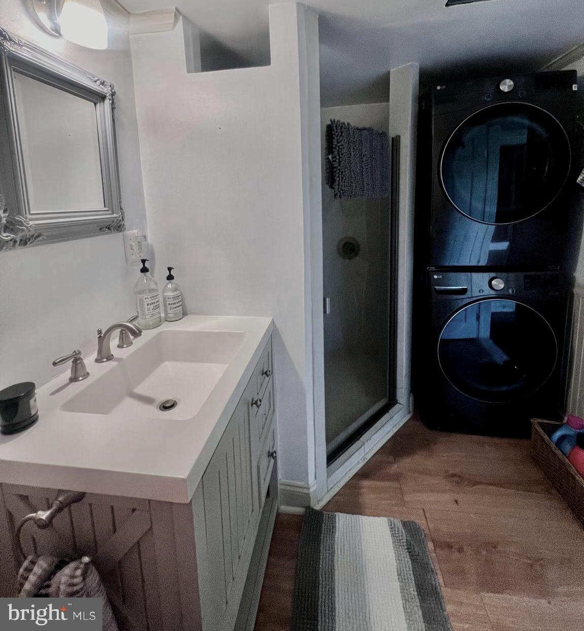 ROUND HILL - Residential