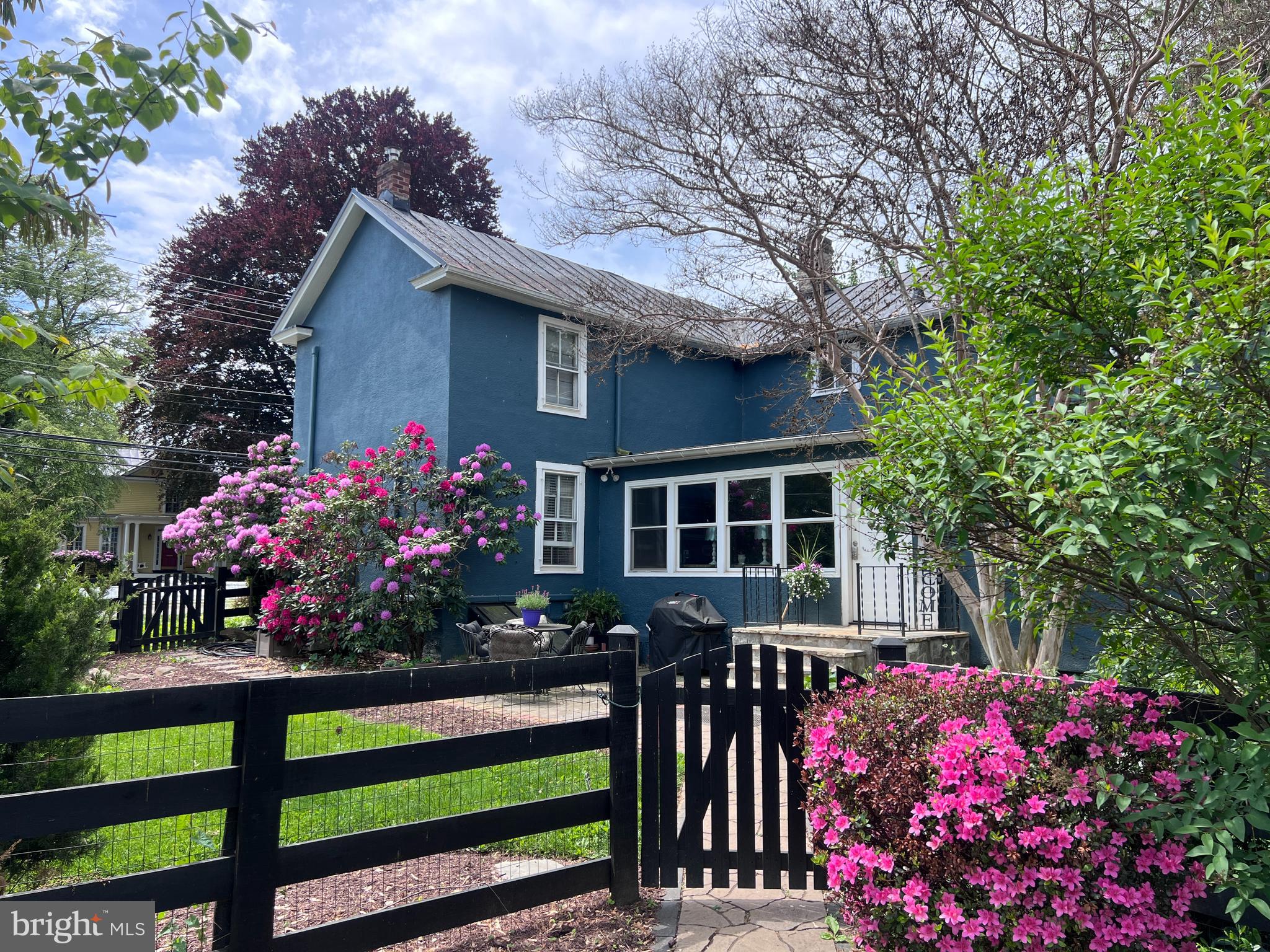 ROUND HILL - Residential