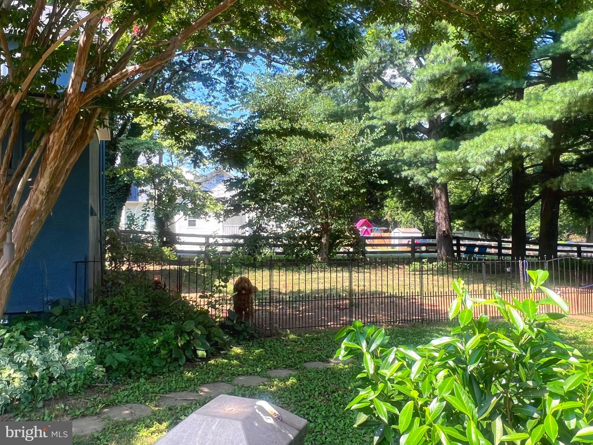 ROUND HILL - Residential