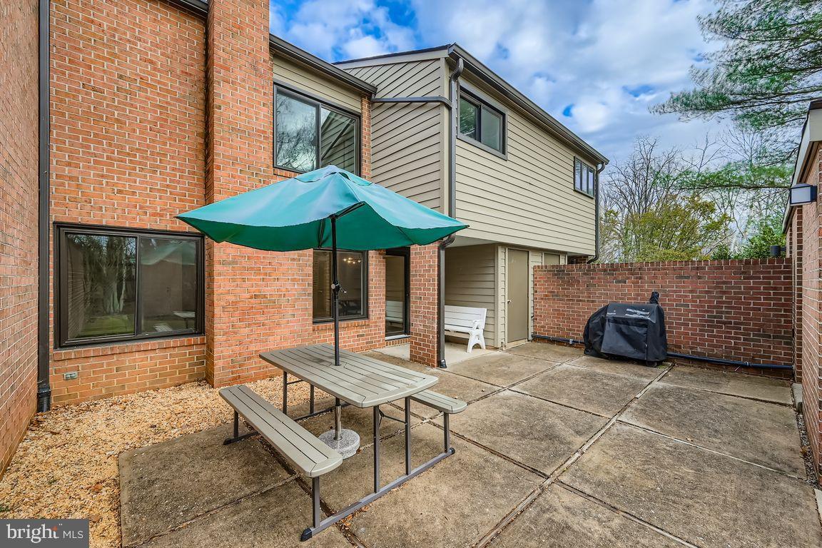 OAKHAMPTON - Residential Lease