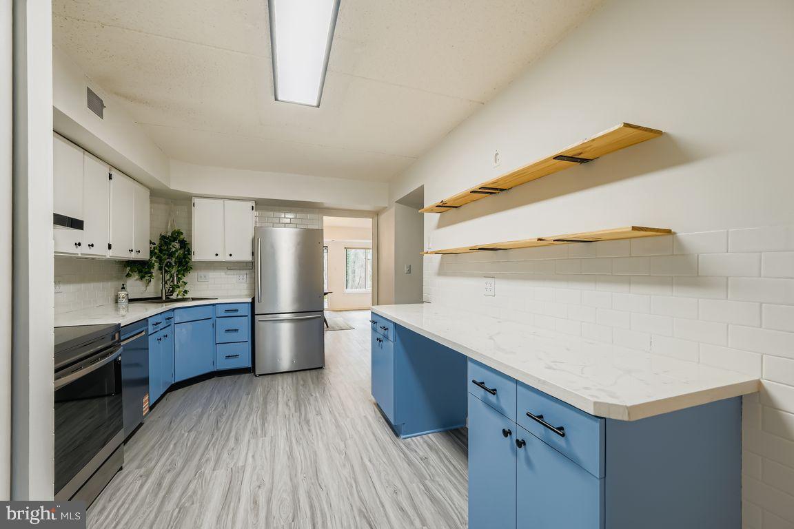 OAKHAMPTON - Residential Lease