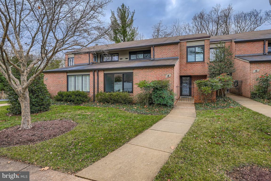 OAKHAMPTON - Residential Lease