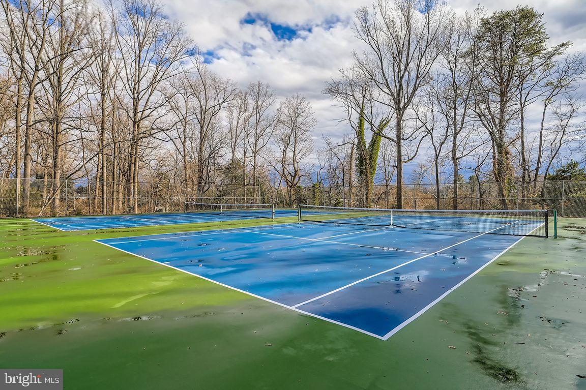 OAKHAMPTON - Residential Lease