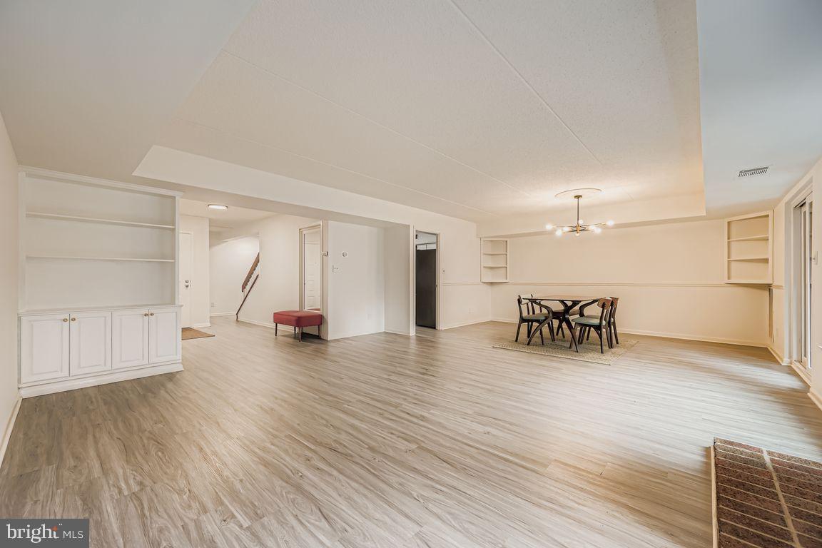 OAKHAMPTON - Residential Lease