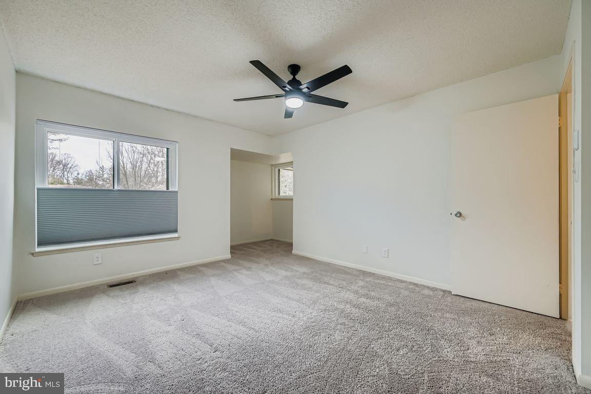 OAKHAMPTON - Residential Lease