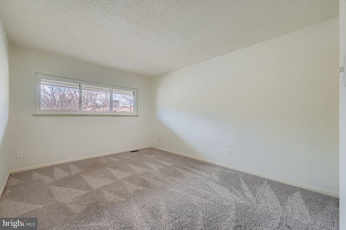 OAKHAMPTON - Residential Lease