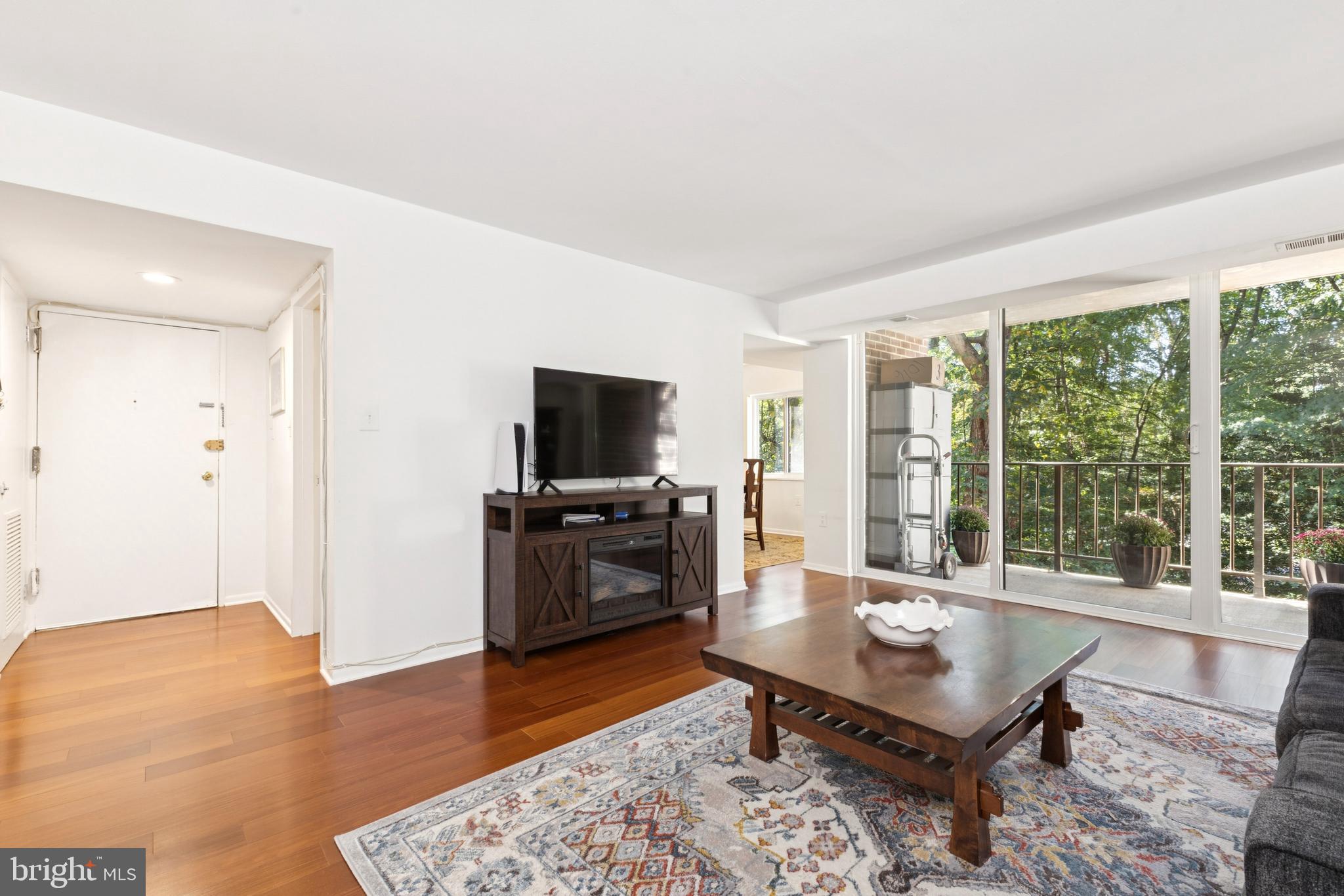 1413 NORTHGATE SQUARE 13/12B