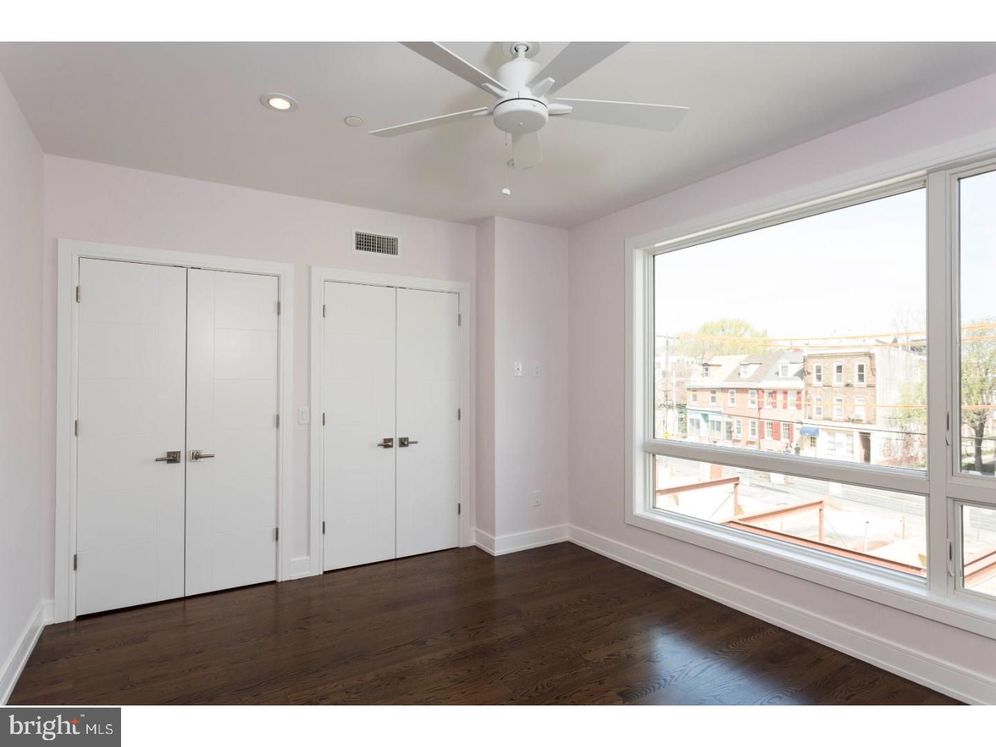 QUEEN VILLAGE - Residential