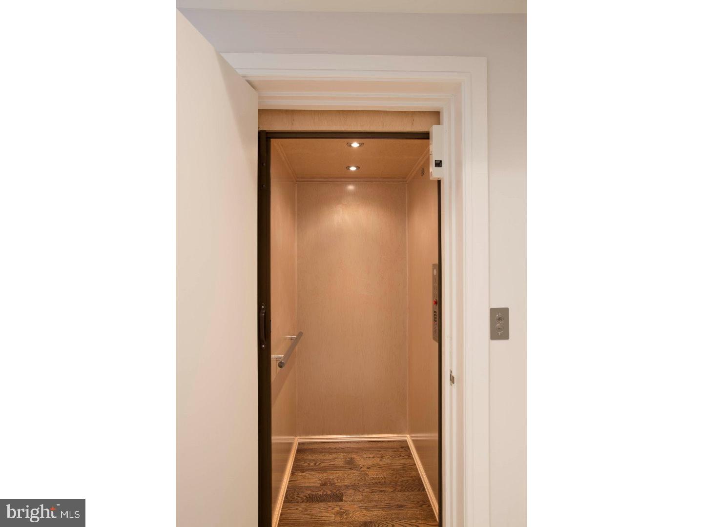 QUEEN VILLAGE - Residential