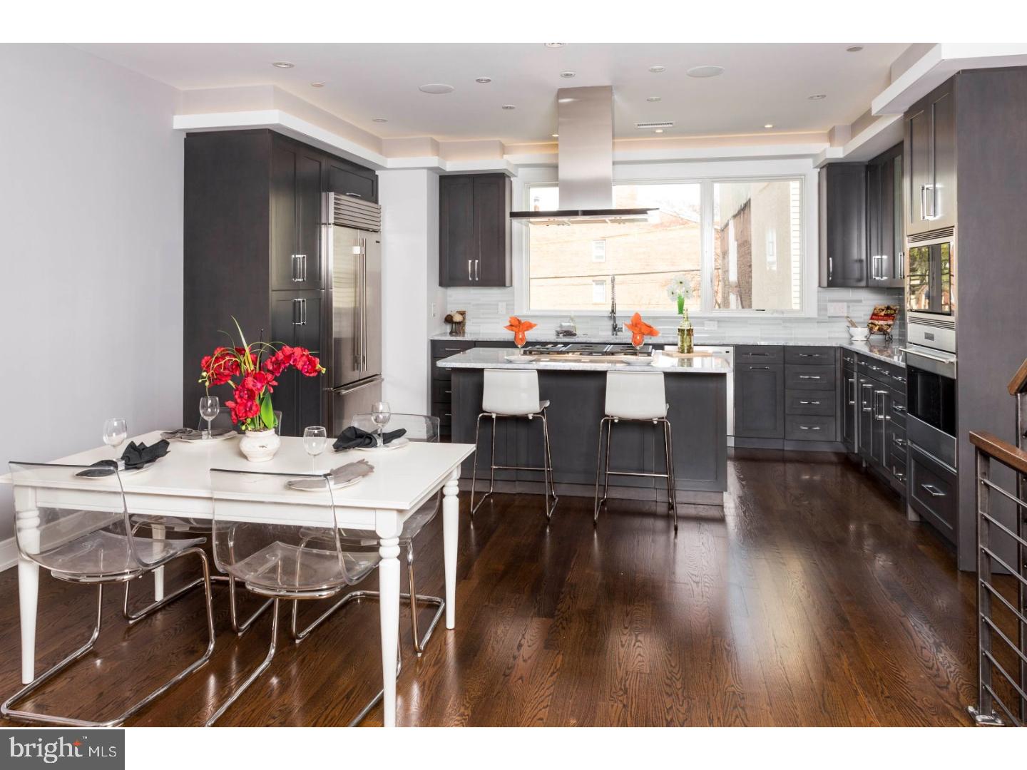 QUEEN VILLAGE - Residential