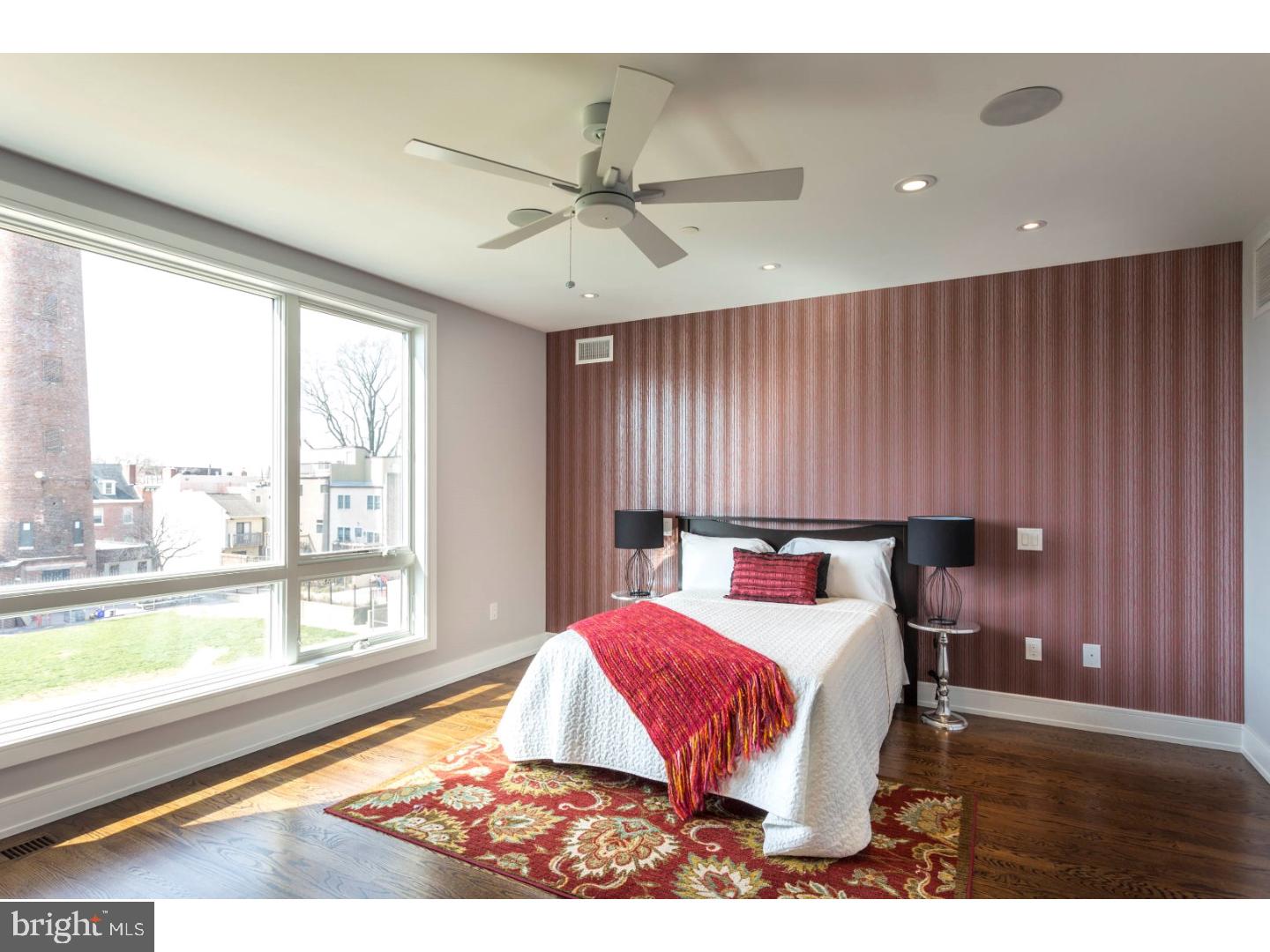 QUEEN VILLAGE - Residential