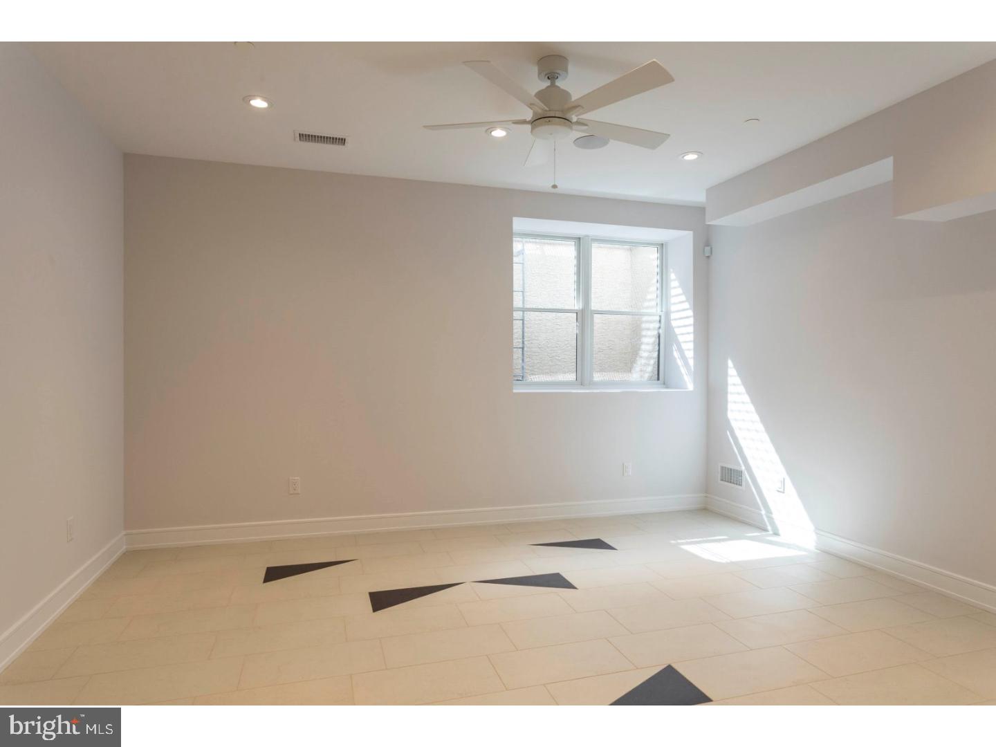 QUEEN VILLAGE - Residential