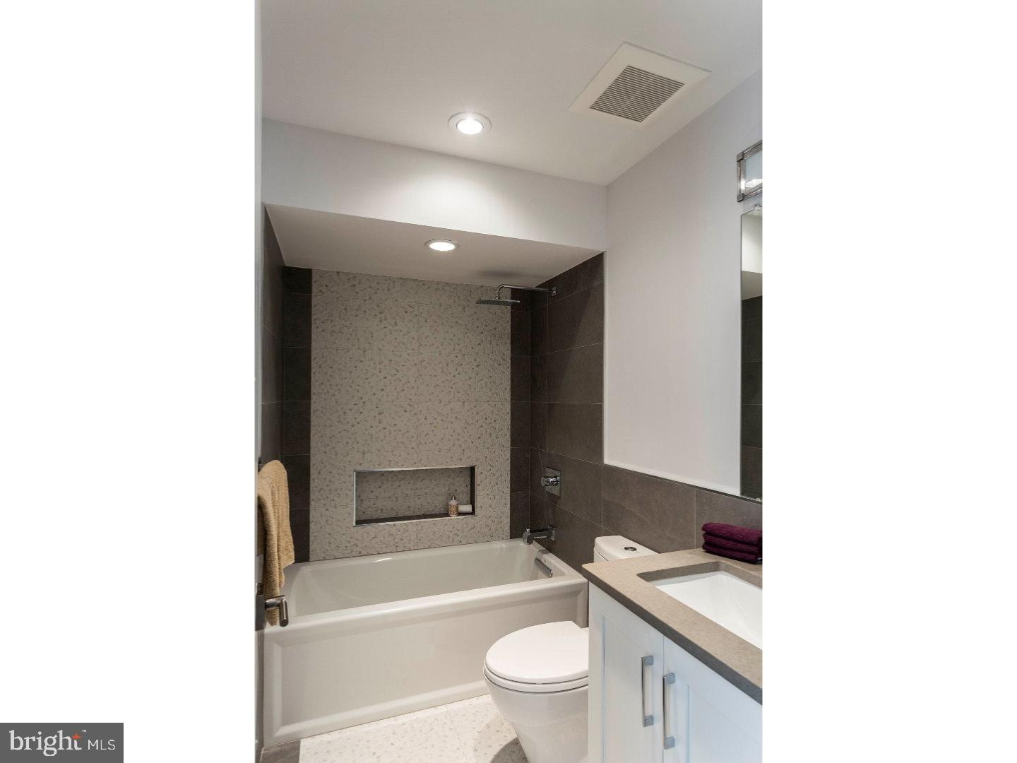 QUEEN VILLAGE - Residential