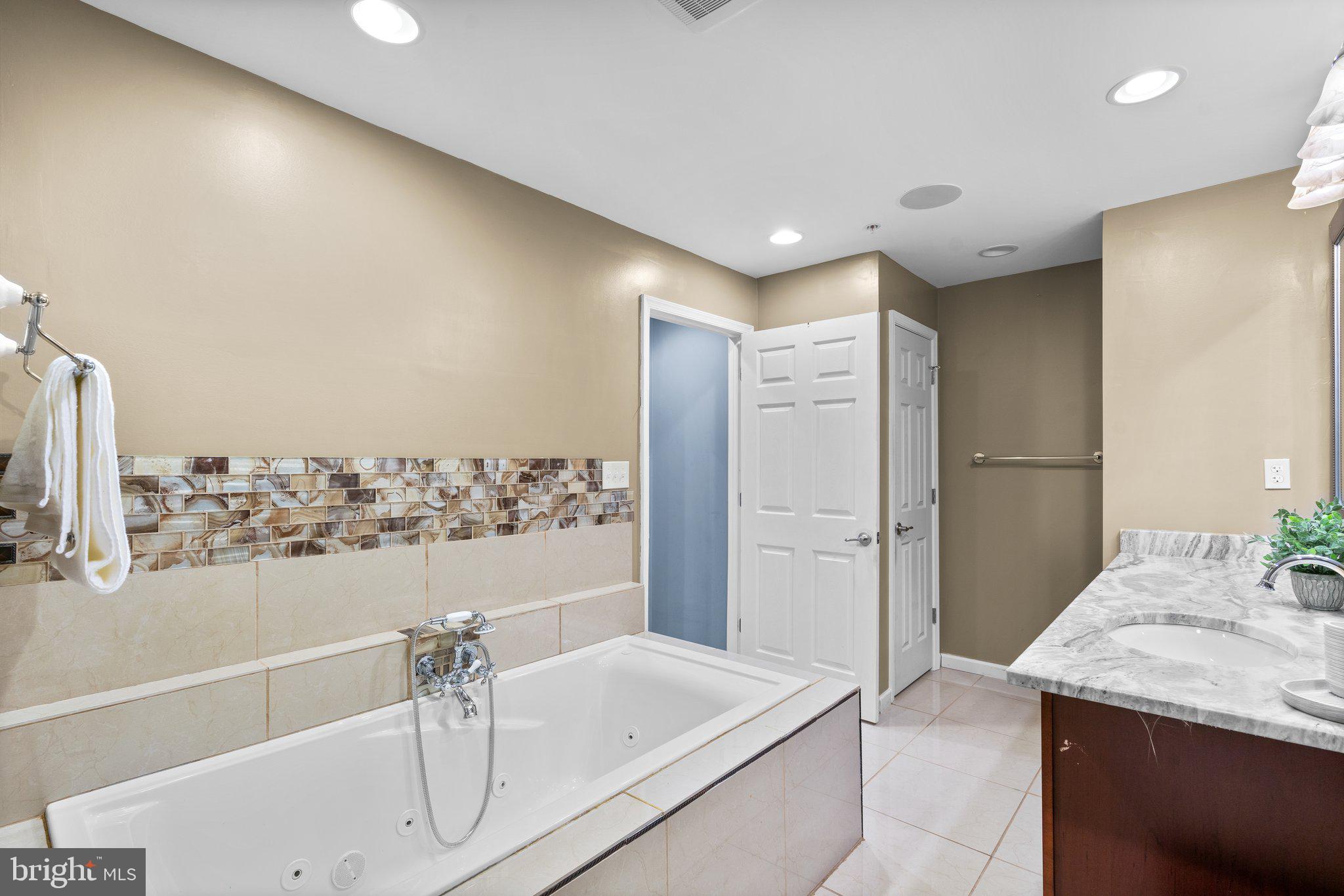 FIELDS AT ROCK GLENN - Residential