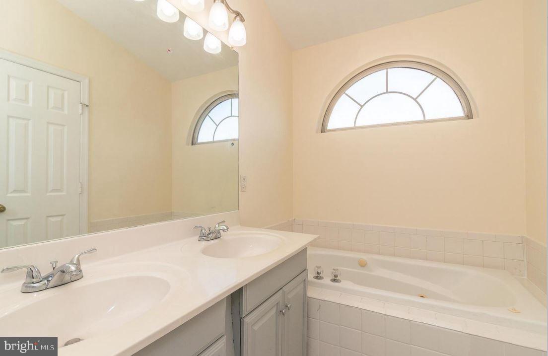 RIVER OAKS - Residential