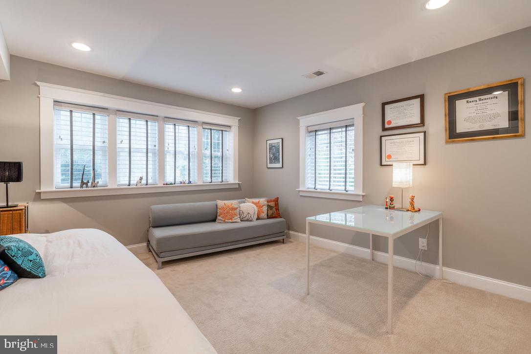 ROSEMONT - Residential