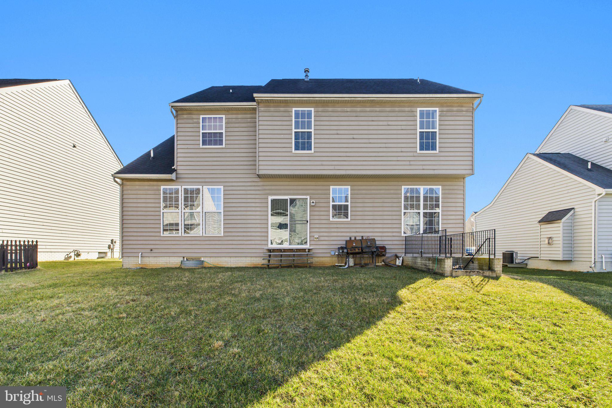 THE VILLAGE OF WASHINGTON TRAIL EAST - Residential