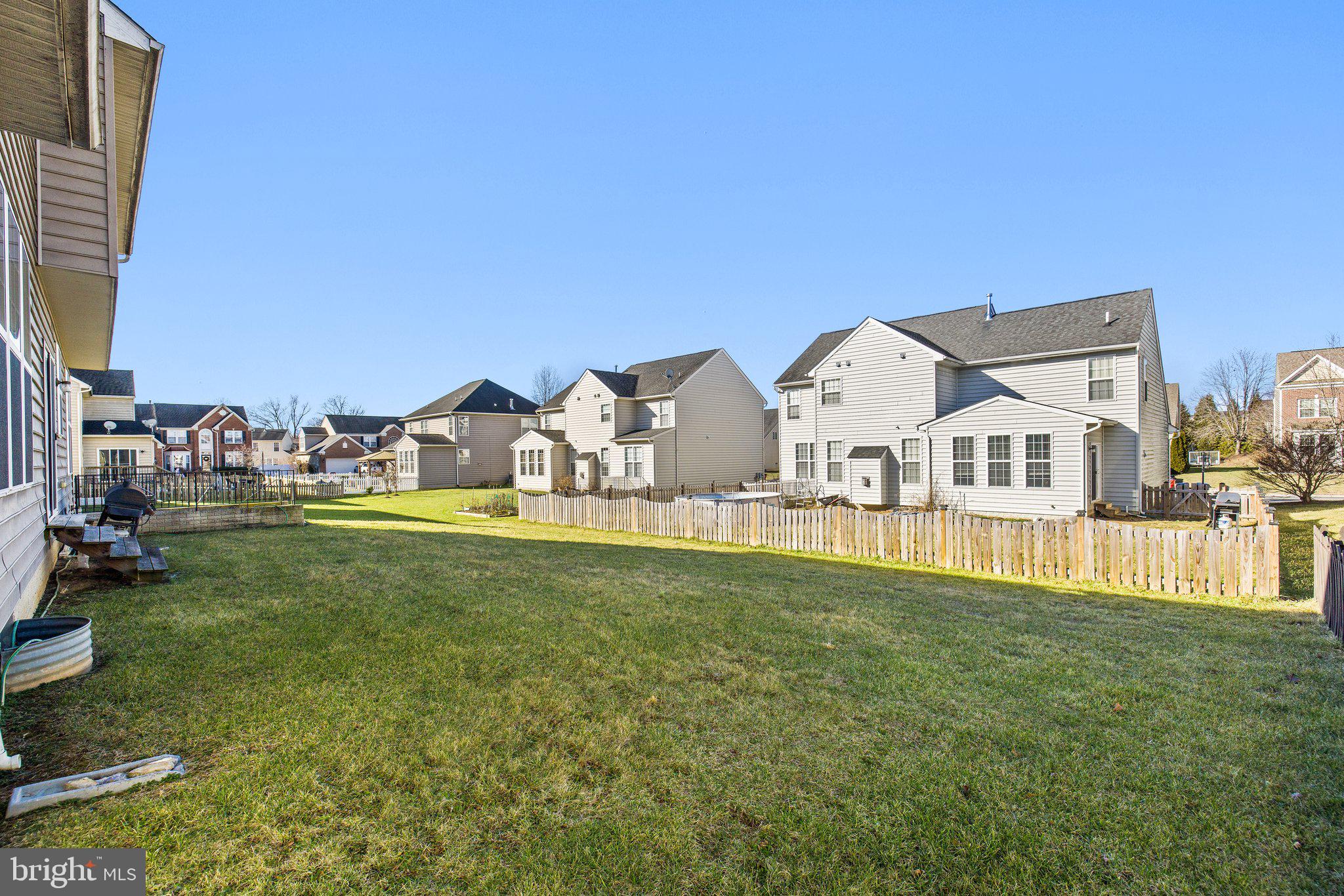 THE VILLAGE OF WASHINGTON TRAIL EAST - Residential