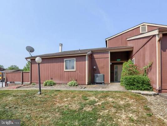 221 LEE COURT