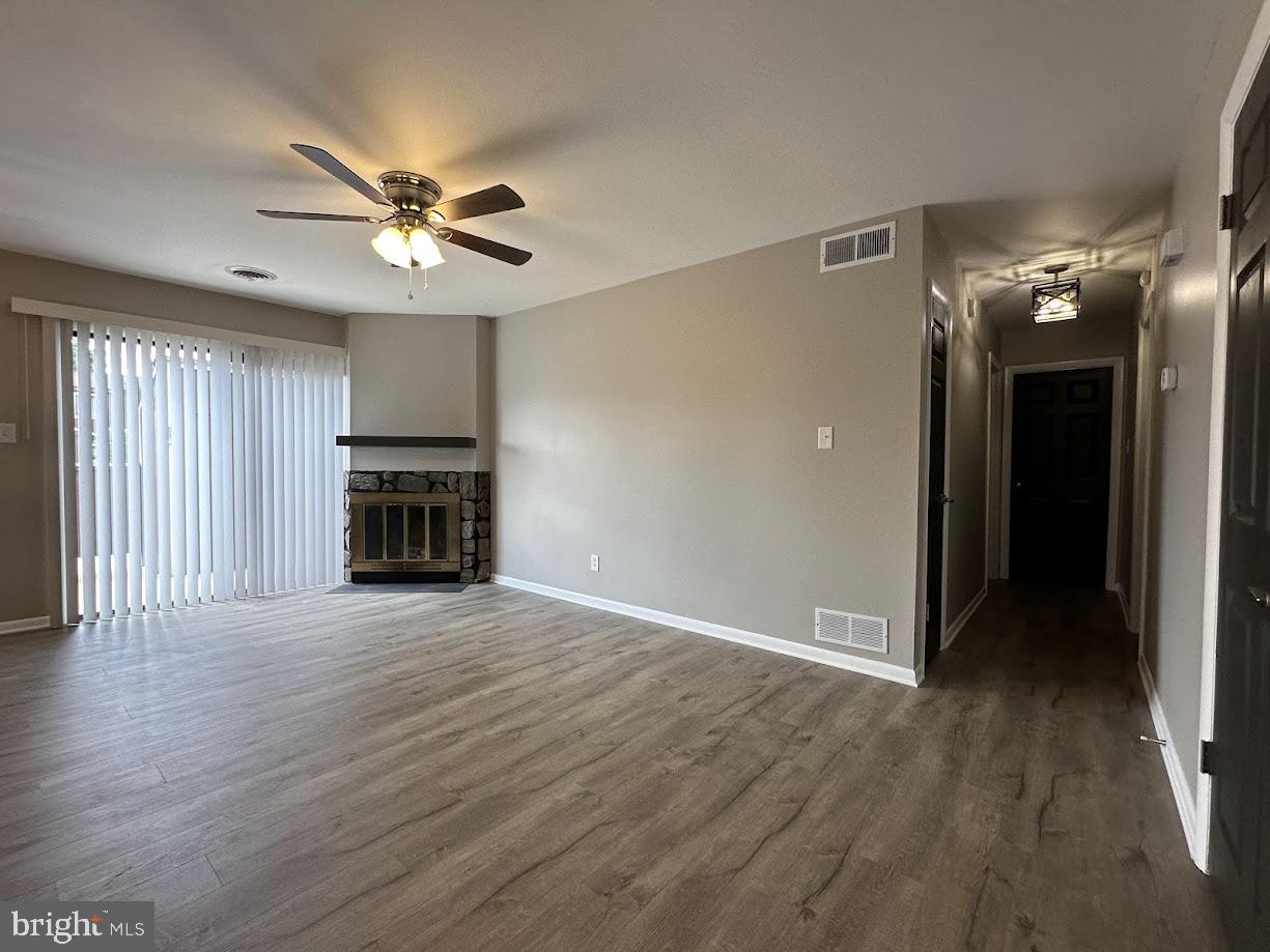 221 LEE COURT