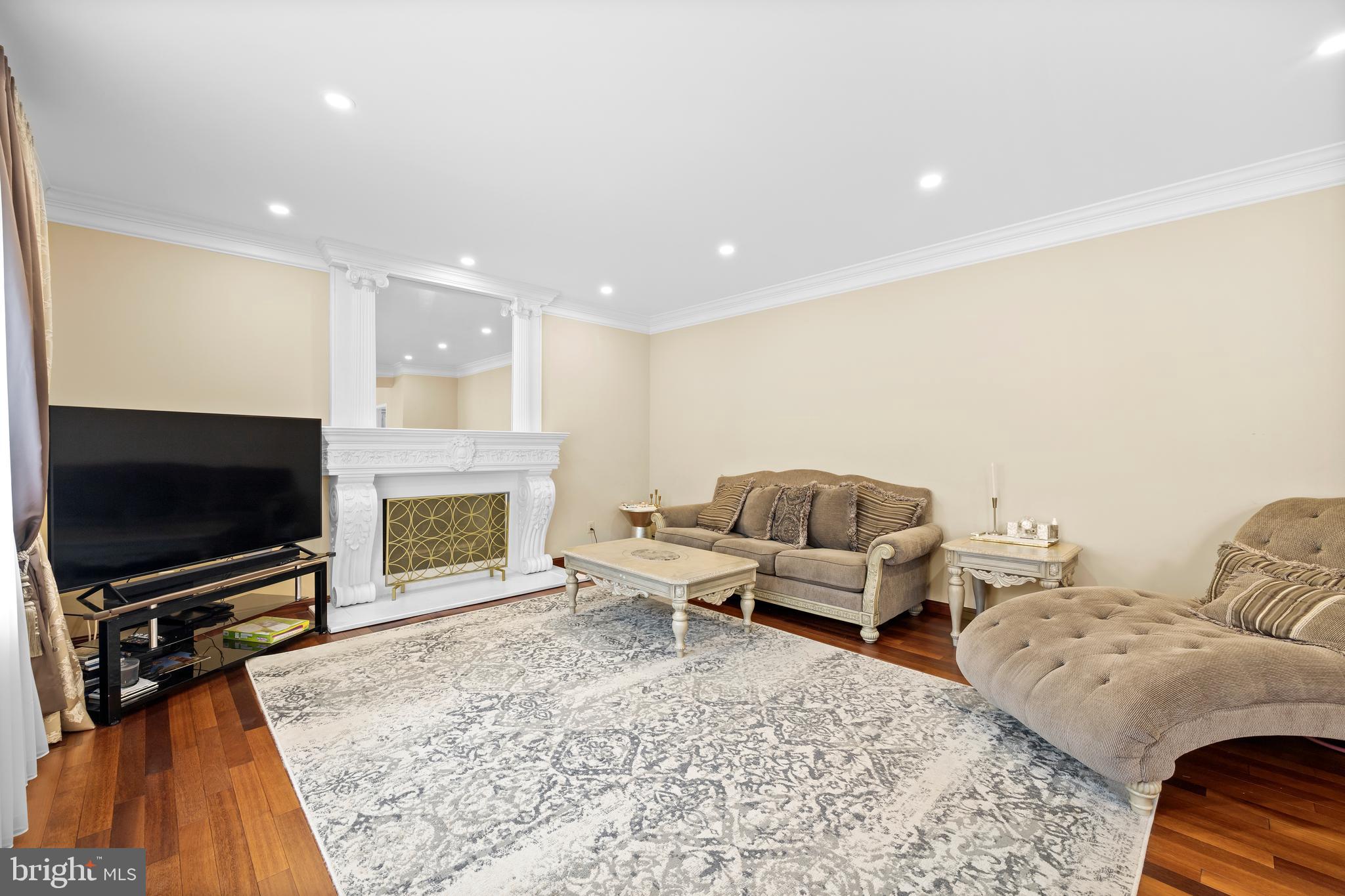 SHEFFIELD GATE - Residential