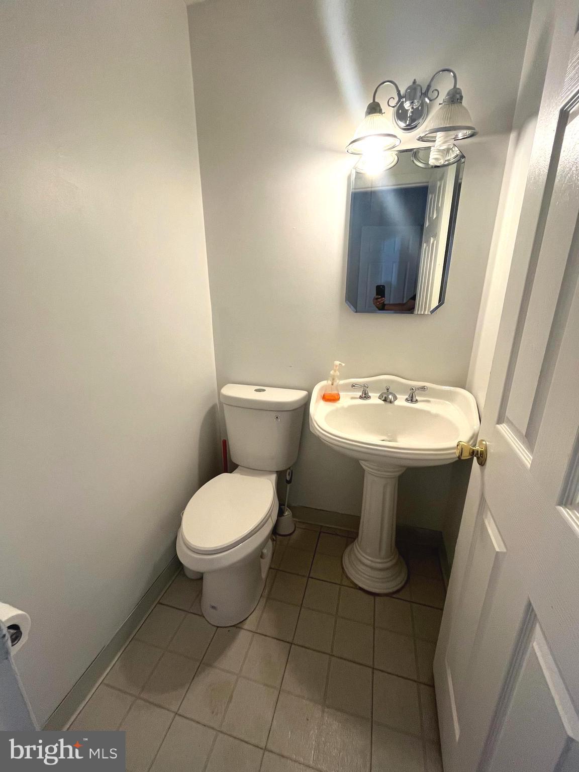 MONIKA COURTS - Residential Lease