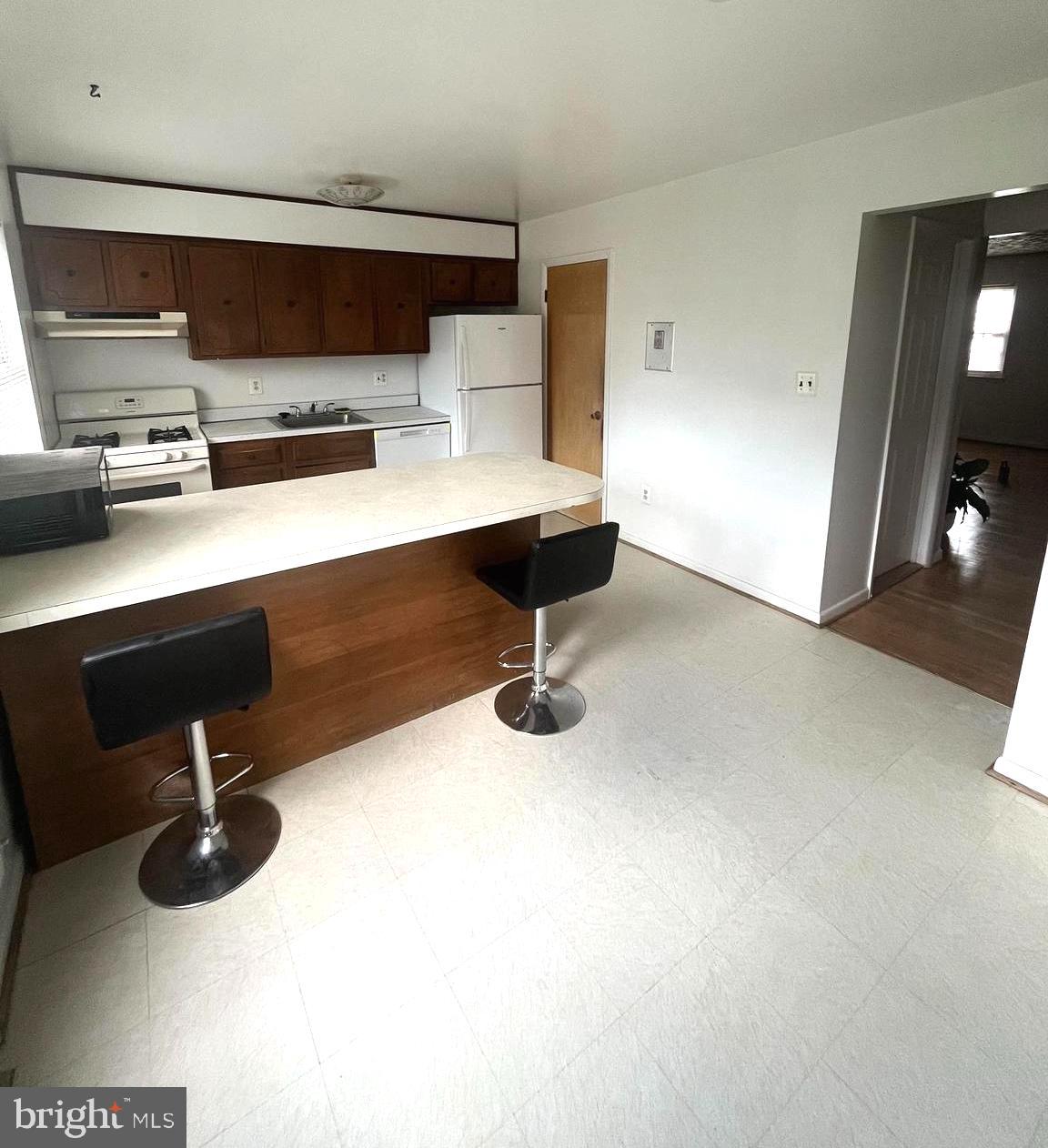 MONIKA COURTS - Residential Lease