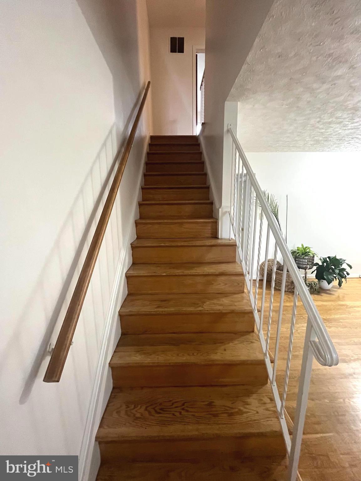 MONIKA COURTS - Residential Lease