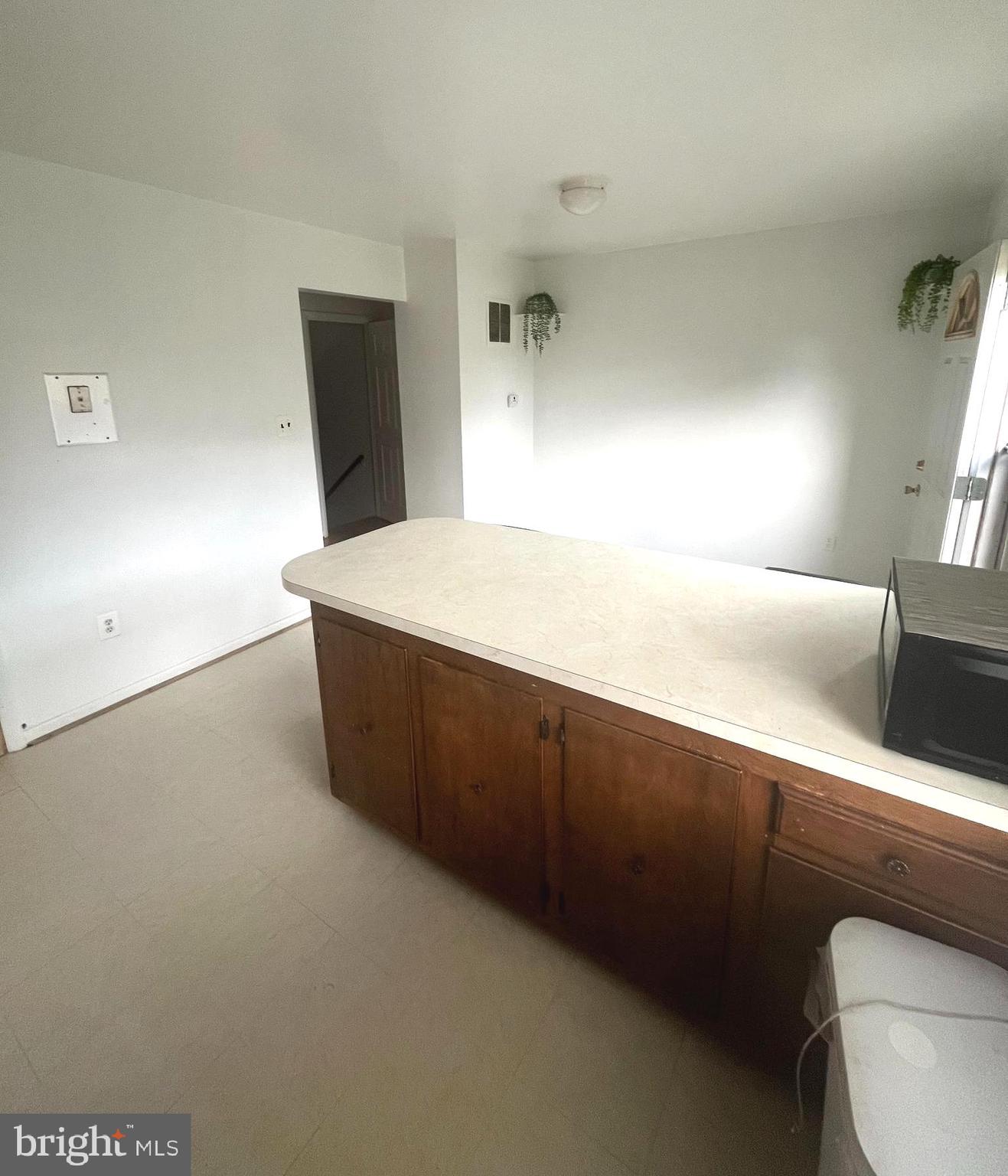 MONIKA COURTS - Residential Lease