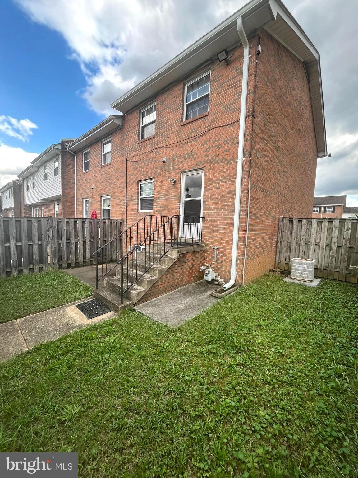 MONIKA COURTS - Residential Lease