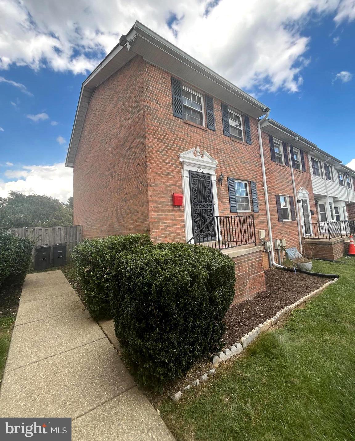 MONIKA COURTS - Residential Lease