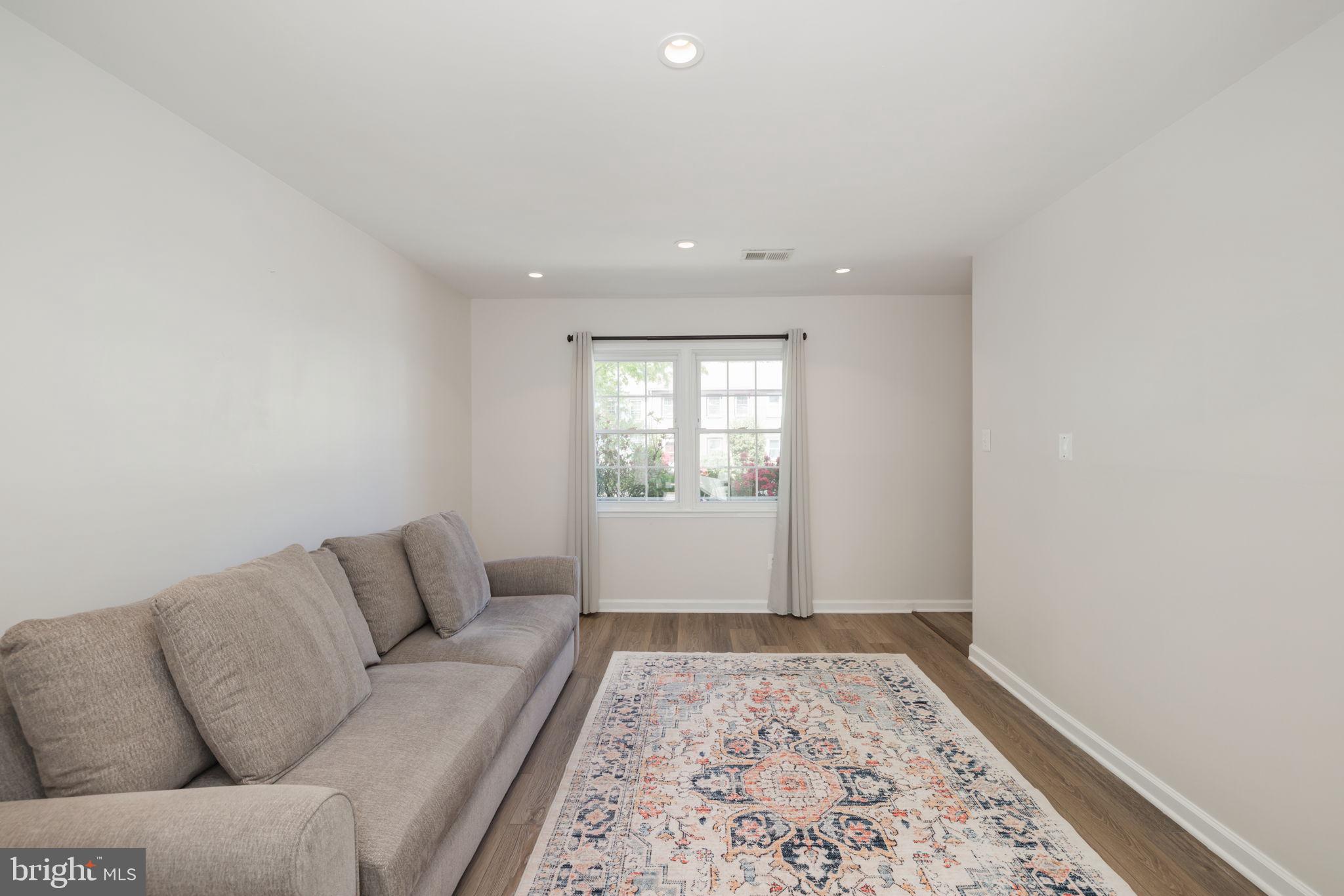 NEWINGTON STATION - Residential