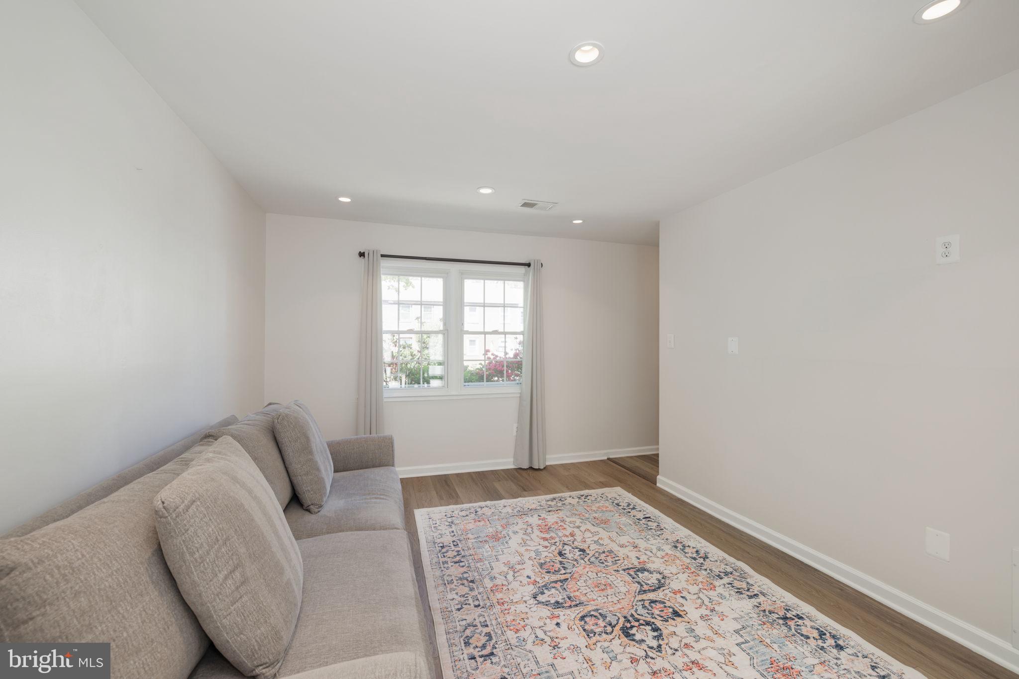 NEWINGTON STATION - Residential