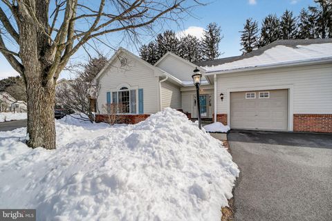 Condo For Sale - 4 Empress Court<br/> PRINCETON, NJ 08540