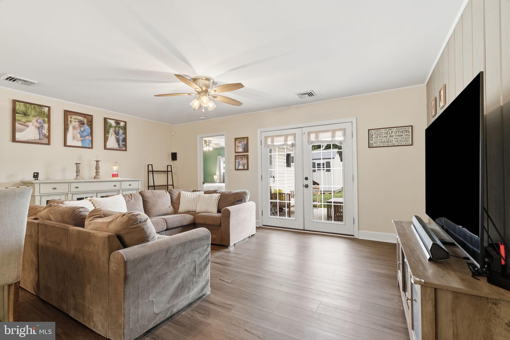 368 LAKESIDE DRIVE