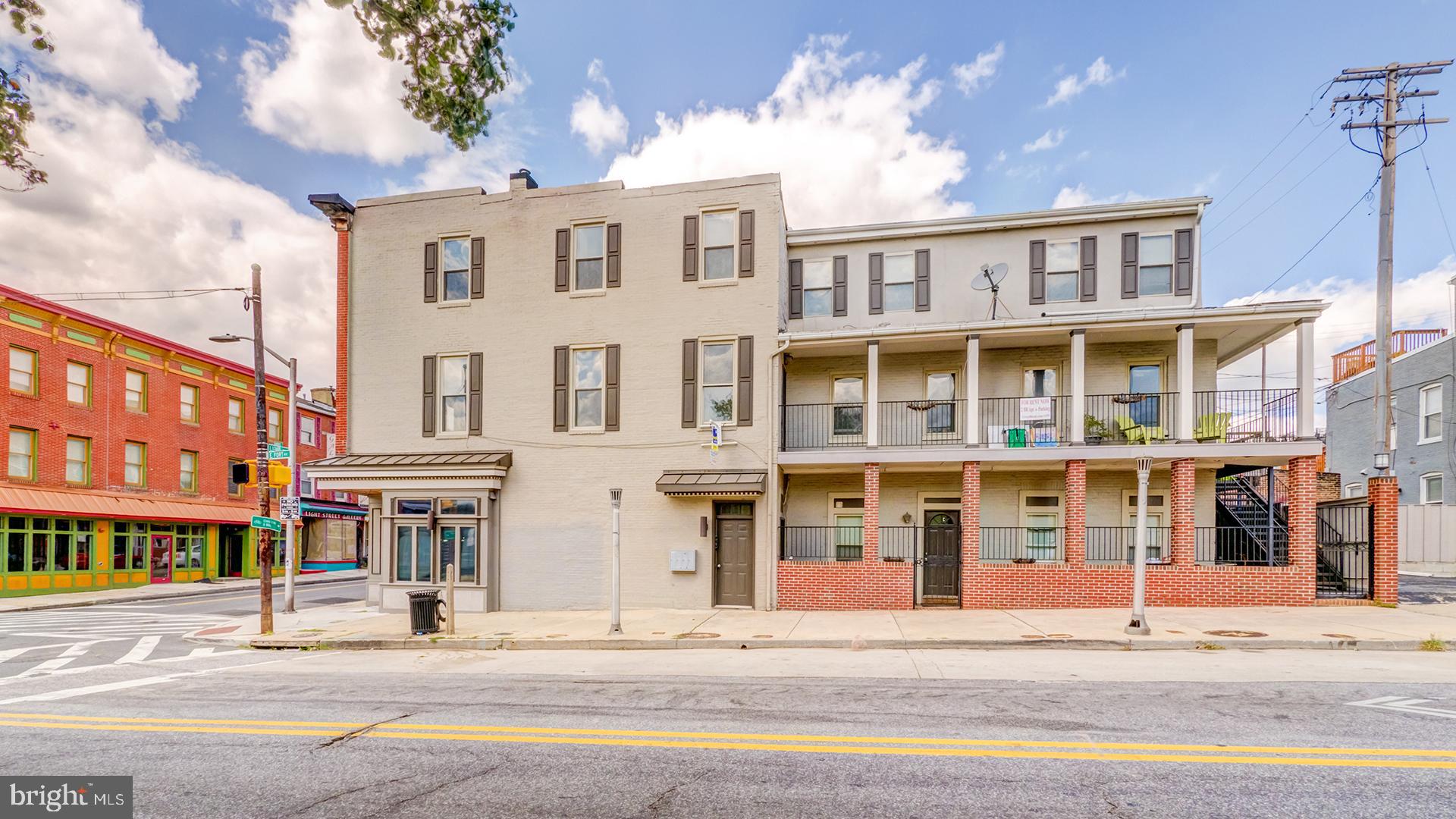 2 STORY APARTMENT. LARGER THAN MOST ROW HOMES. 20' WIDE, OVER 30'DEEP! 2 LARGE BEDROOMS WITH WALK IN CLOSETS. FULL BATH WITH JETTED TUB. WASHER DRYER IN UNIT. TONS OF STORAGE IN BASEMENT OF BUILDING. Available 8/1/22