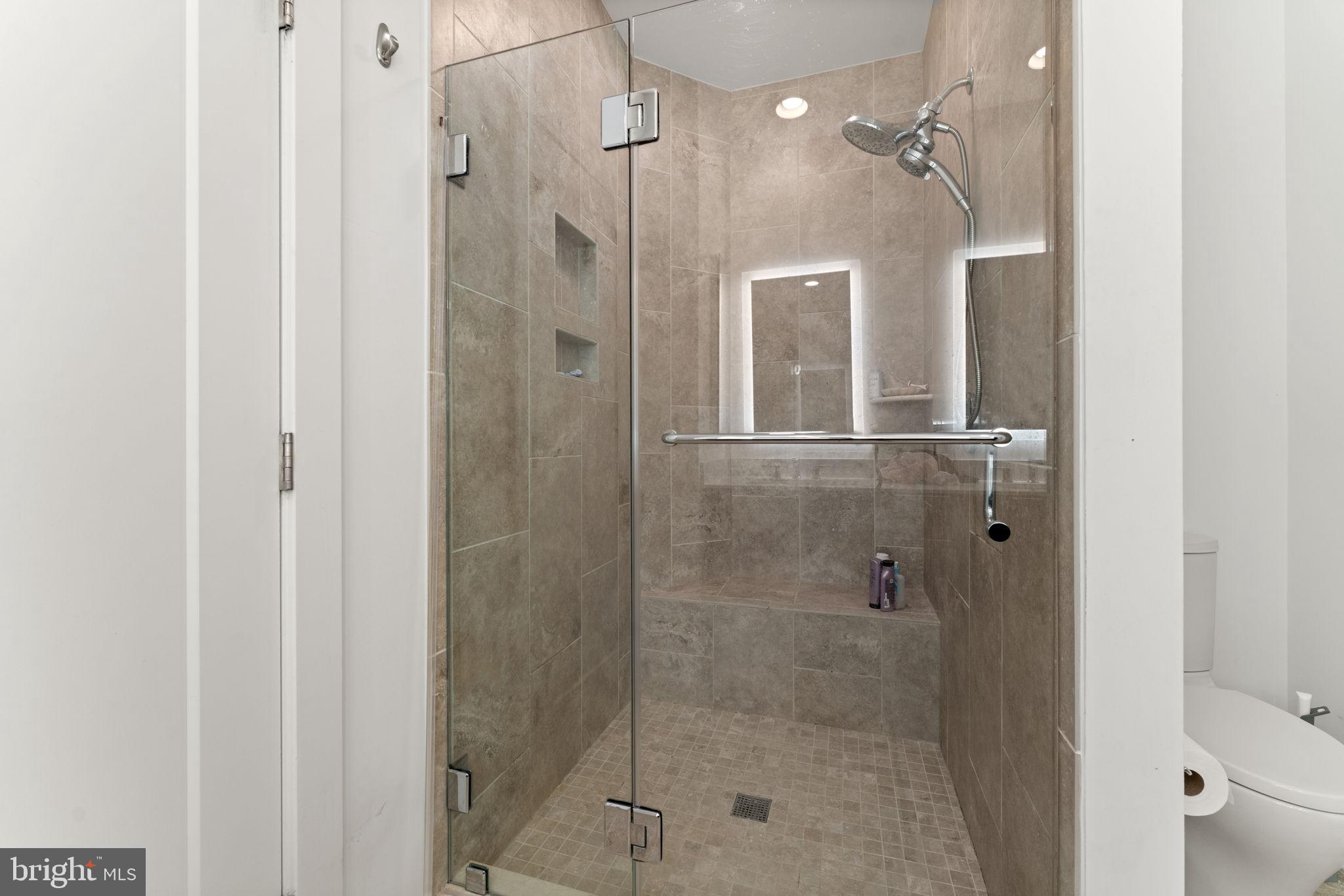 TOWER OAKS - Residential Lease