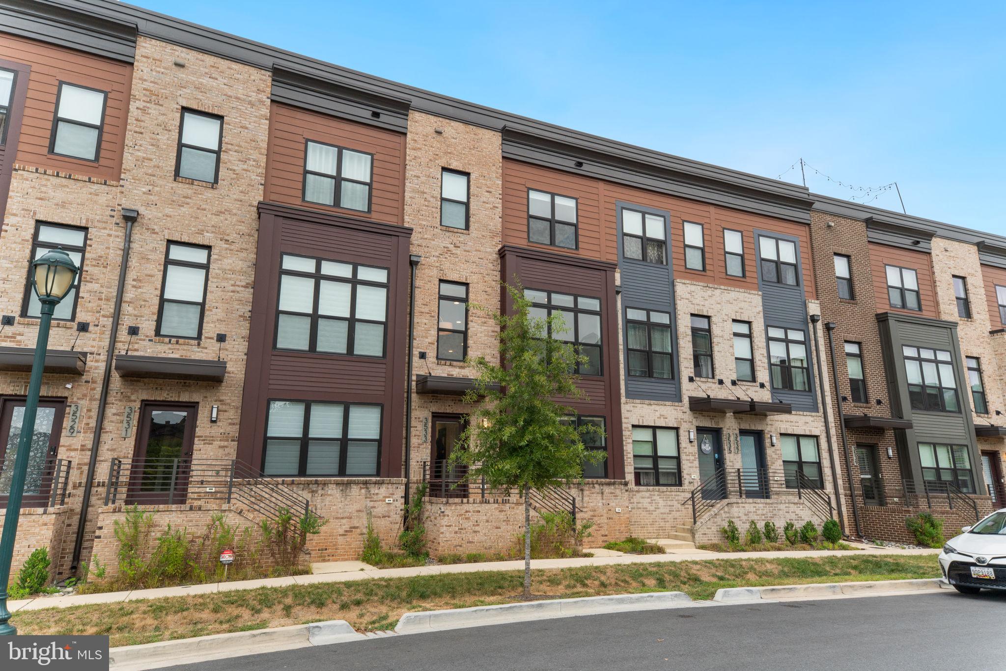 TOWER OAKS - Residential Lease