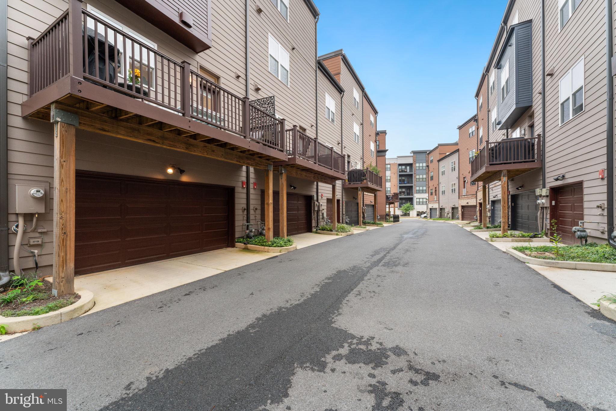 TOWER OAKS - Residential Lease