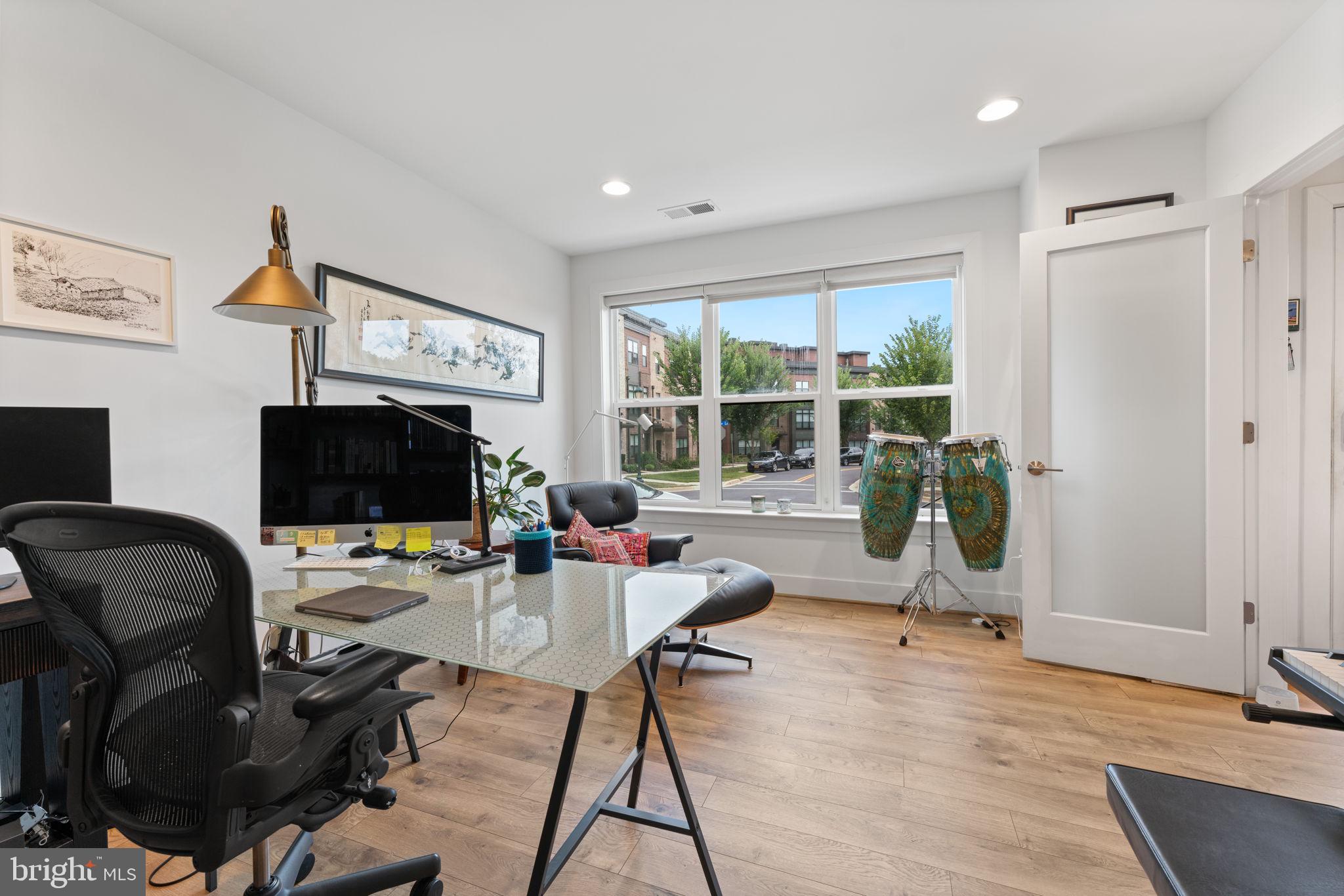 TOWER OAKS - Residential Lease