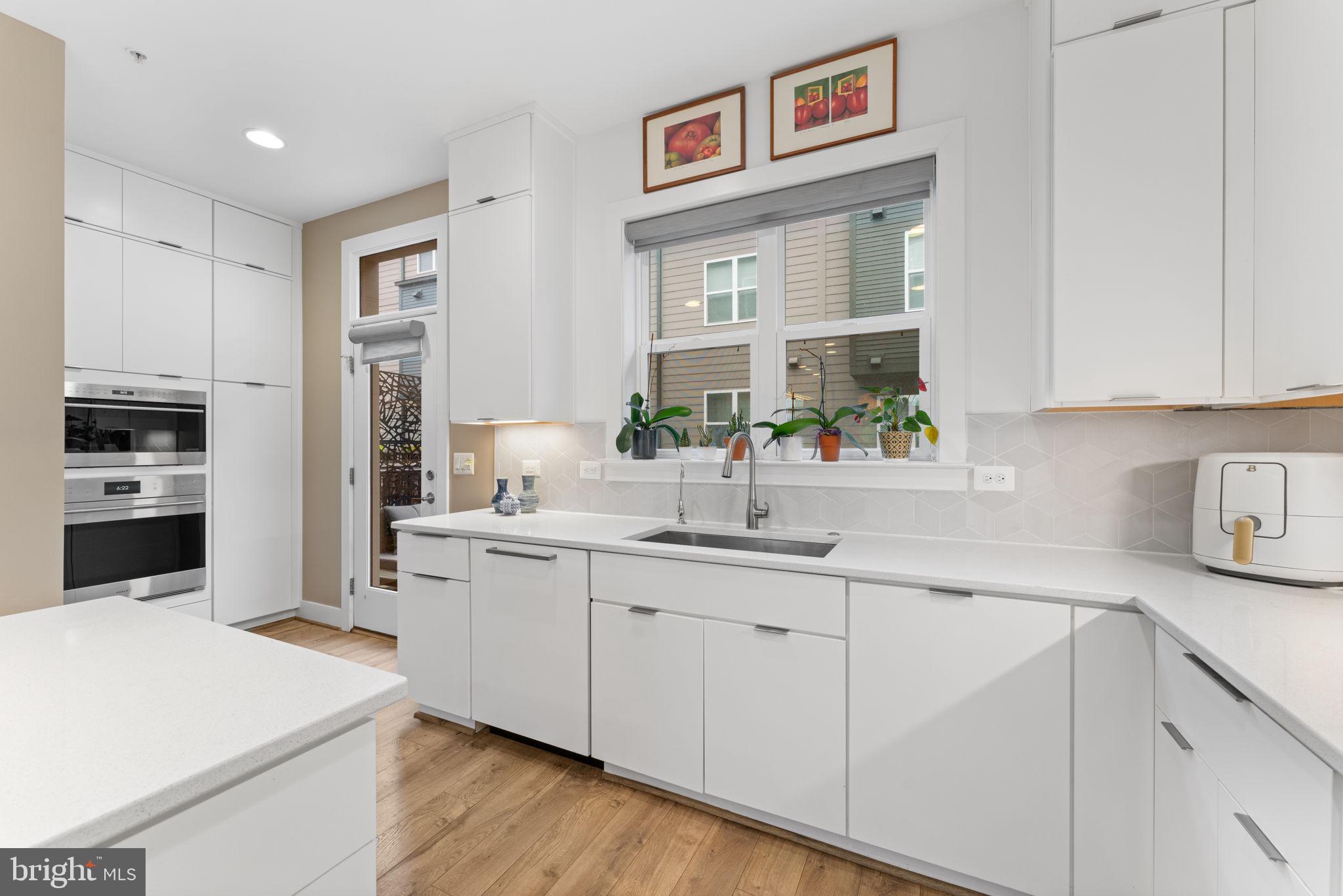 TOWER OAKS - Residential Lease