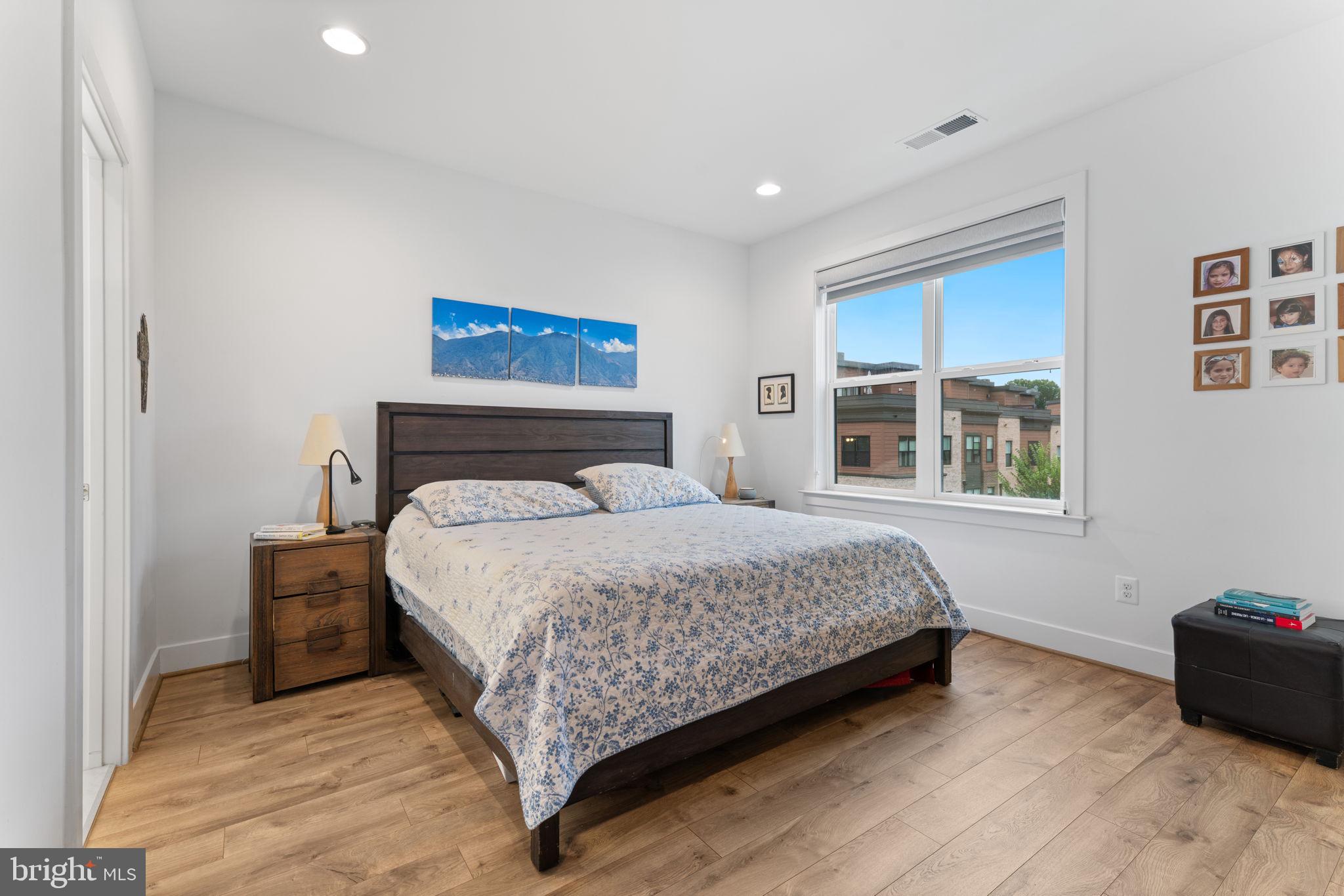 TOWER OAKS - Residential Lease