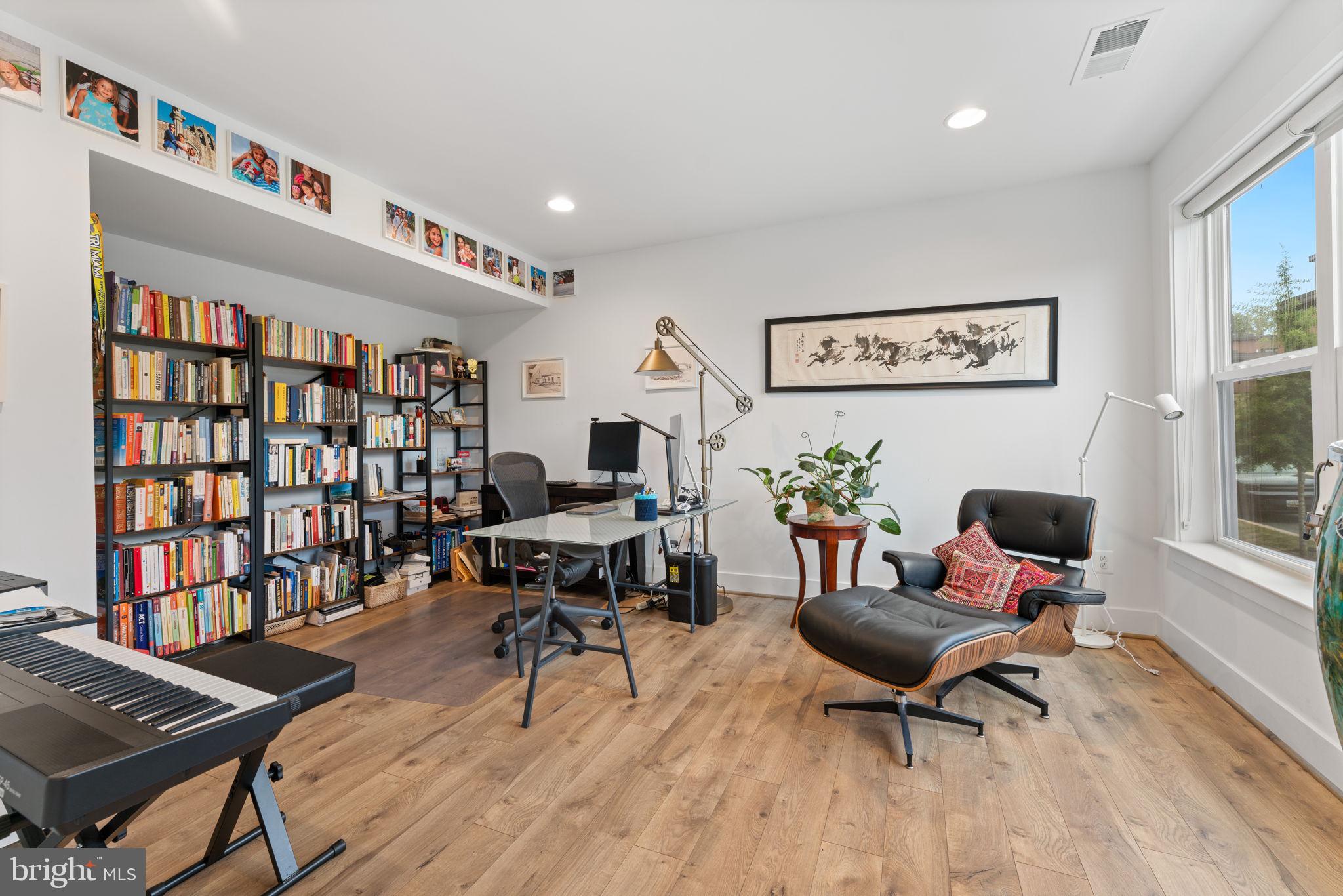 TOWER OAKS - Residential Lease