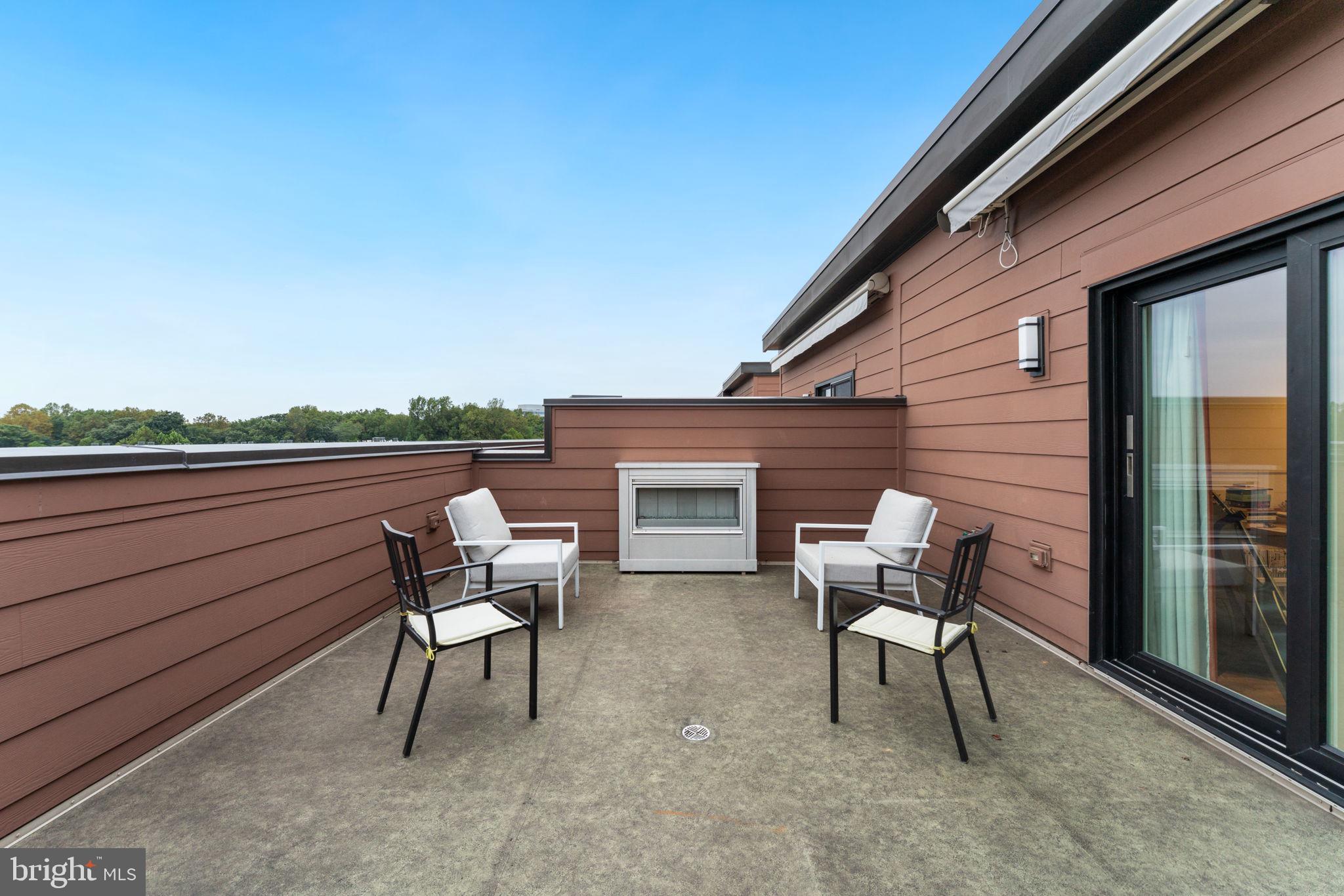 TOWER OAKS - Residential Lease