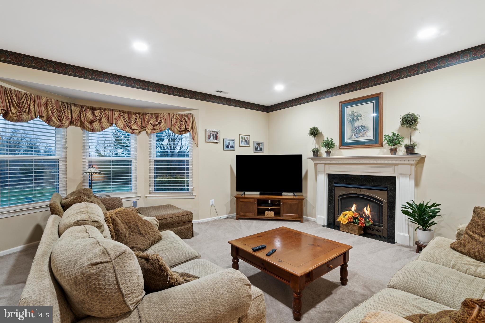 HIDDEN POND - Residential