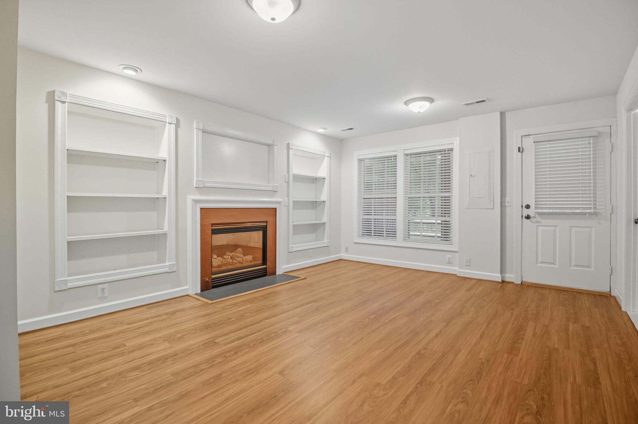 VIRGINIA OAKS - Residential