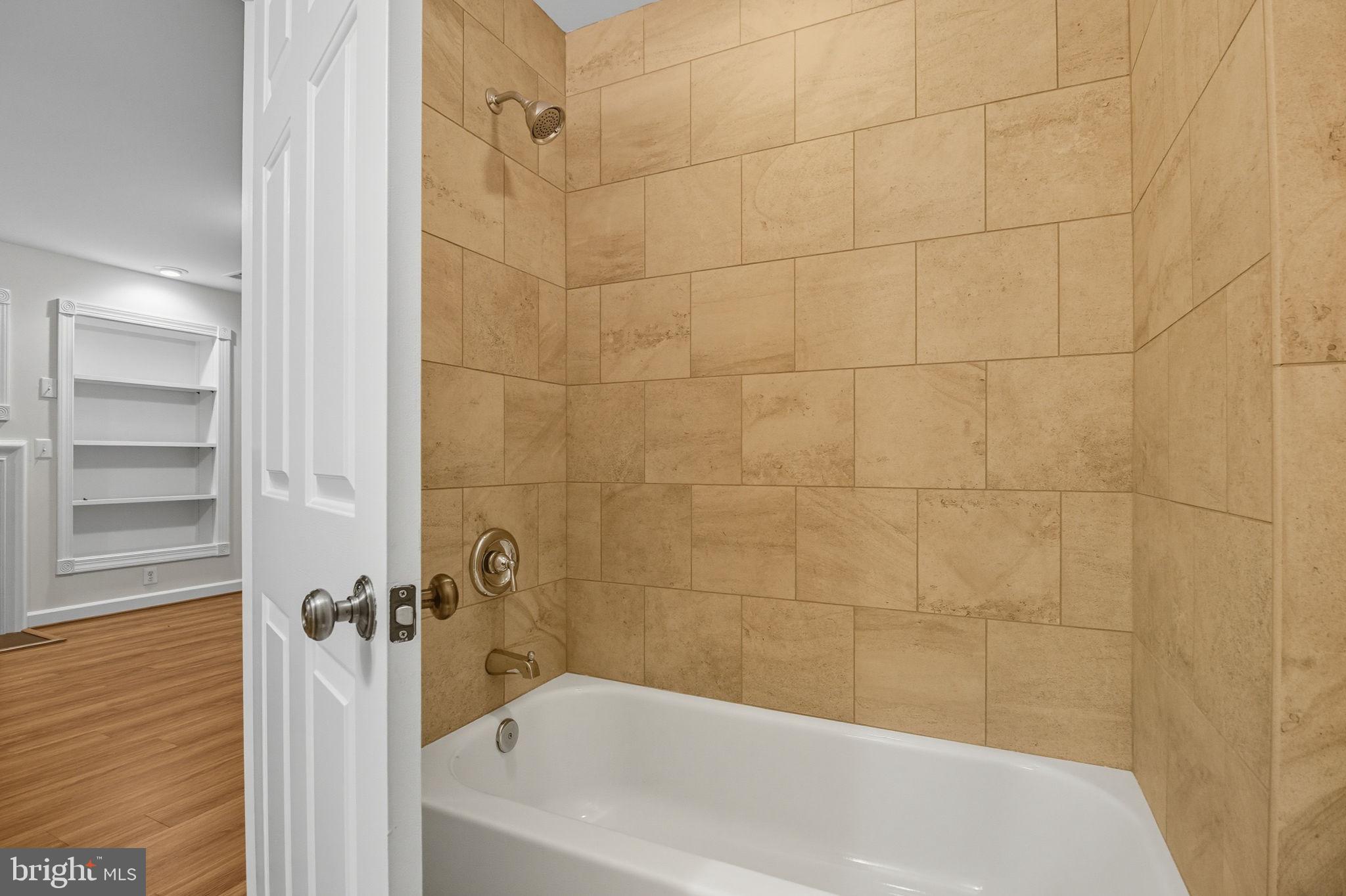 VIRGINIA OAKS - Residential