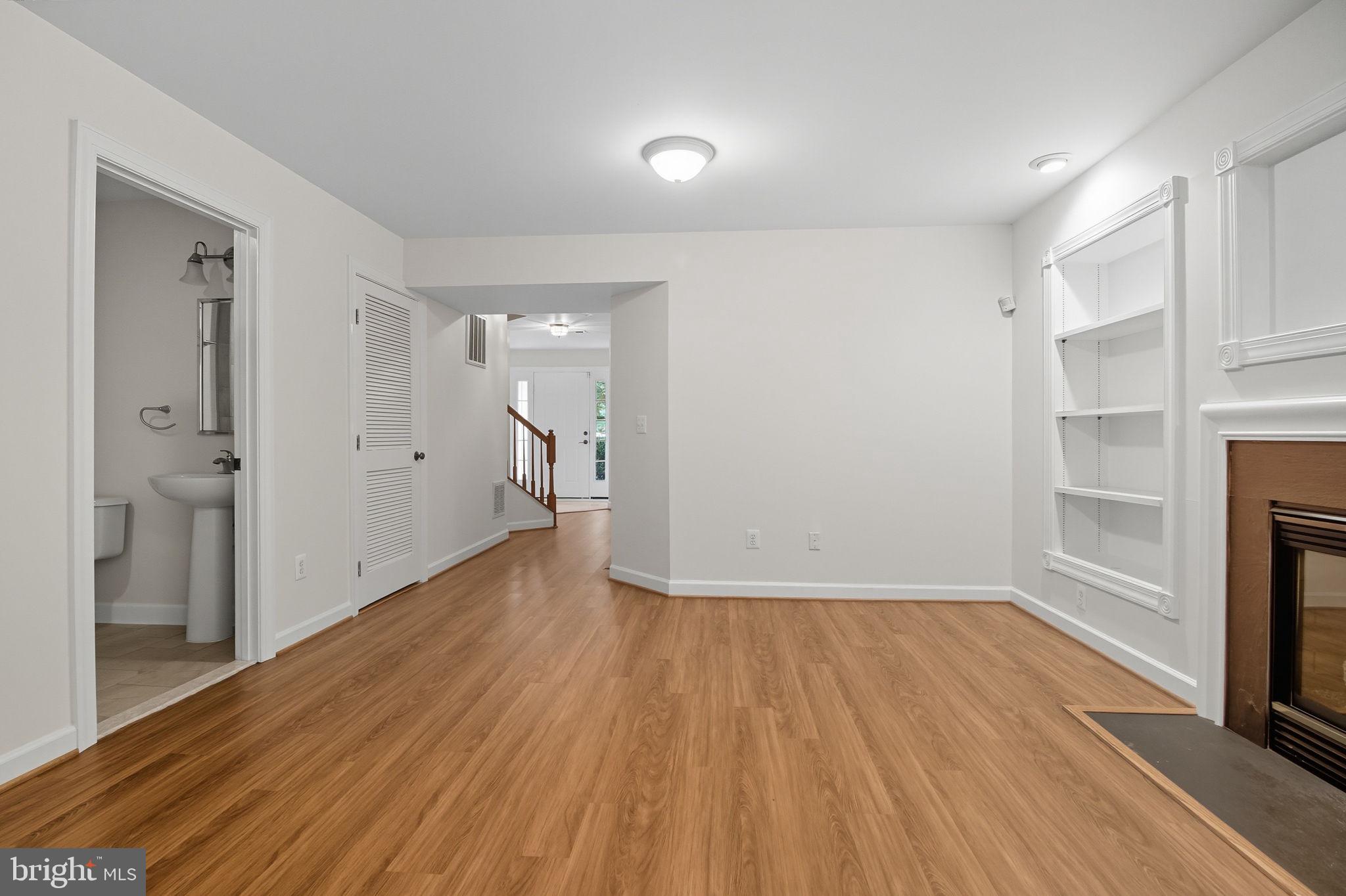 VIRGINIA OAKS - Residential