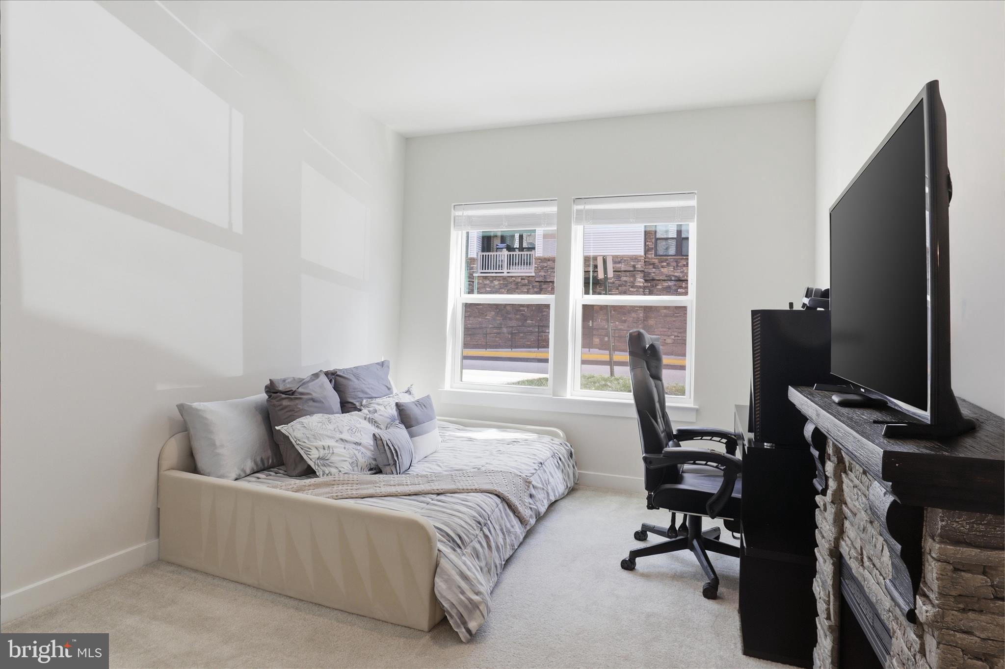 LOUDOUN VIEW CONDO FLATS - Residential